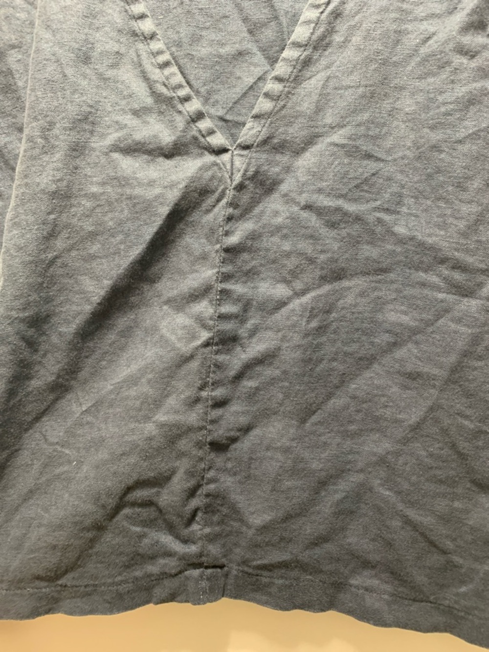 V-Neck Linen Women's Top - Picture 3 of 4